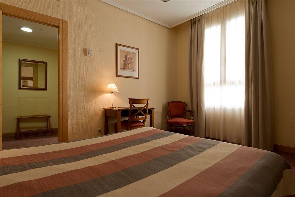 Hotel Mediterraneo Valencia Exterior photo
